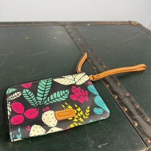 Fossil Multi-Color Floral Coated Canvas Corner Zip Clutch Wallet Wristlet